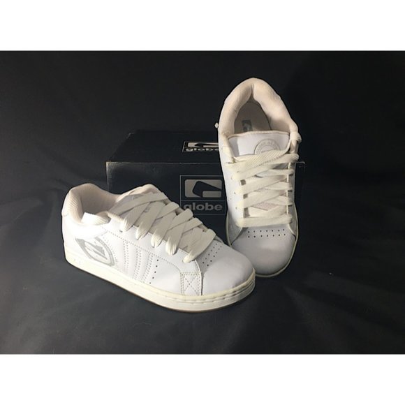 globe men's skateboarding shoes